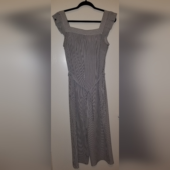 Capri Romper with Belt - Picture 2 of 3
